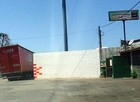 Internauta reclama de muro erguido no meio da rua em Limeira, SP (VC no G1)