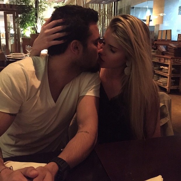 Bárbara Evans com o namorado Fabrício Assunção (Foto: Instagram / reprodução)