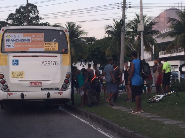 Menores foram revistados pela PM na Lagoa (Foto: Ricardo Abreu / Arquivo pessoal)