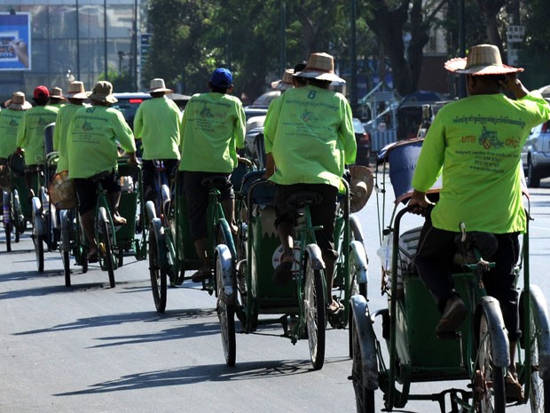 Ciclo-táxis do Camboja, veículos tradicionais a pedal (Foto: Tang Chhin Sothy/AFP Photo)