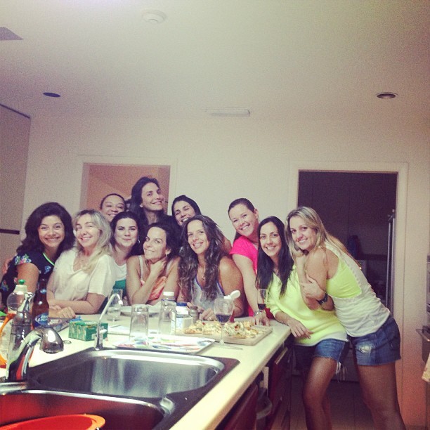 Ivete Sangalo faz farra com amigas (Foto: Instagram)