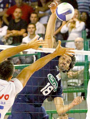 Filipe do Cruzeiro na partida contra o Minas vôlei (Foto: Washington Alves / Vipcomm)