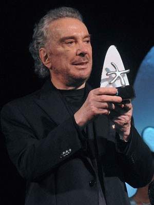 Alfredo Alcón recebe o prêmio Estrella del Mar, em Mar del Plata, na Argentina, em 8 de fevereiro de 2011 (Foto: AFP Photo/Archivo Telam/Daniel Munoz)