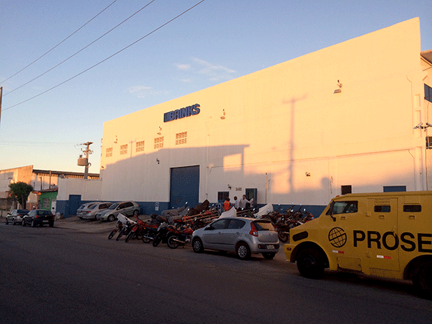 Empresa de transporte de valores fica no Bom Pastor, na Zona Oeste (Foto: Felipe Gibson/G1)