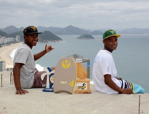 Promessas do bodyboard brasileiro, Sócrates Santana (16) e Matheus Bastos (17) disputam inédito título mundial pela categoria júnior (Foto: André Durão)
