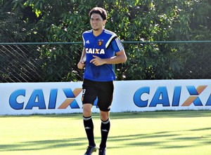 Matheus Ferraz no treino do Sport (Foto: Daniel Gomes/Globo Esporte.com)