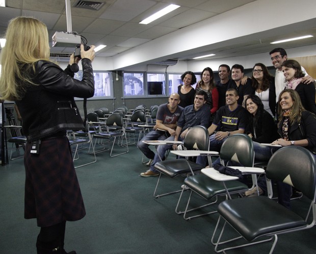 Angélica faz foto do grupo (Foto: TV Globo/Raphael Dias)