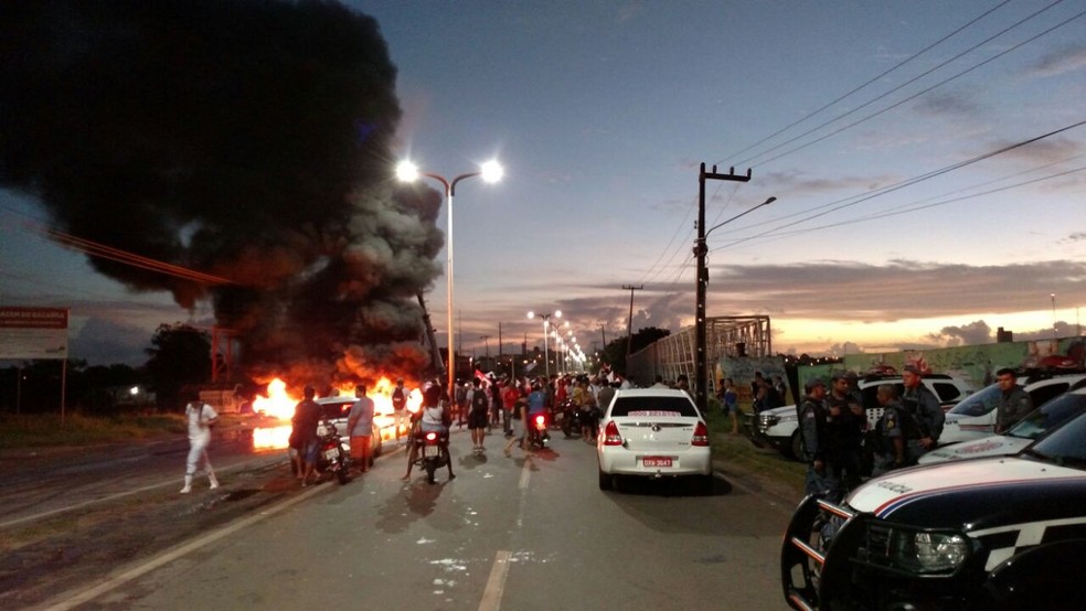 Manifestação em São Luís (Foto: Douglas Pinto/ TV Mirante)