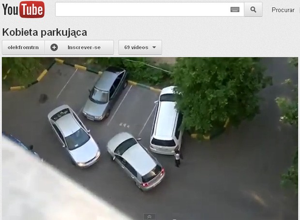 Manobras de motorista impedem outro carro de deixar estacionamento na Polônia (Foto: Reprodução / YouTube)