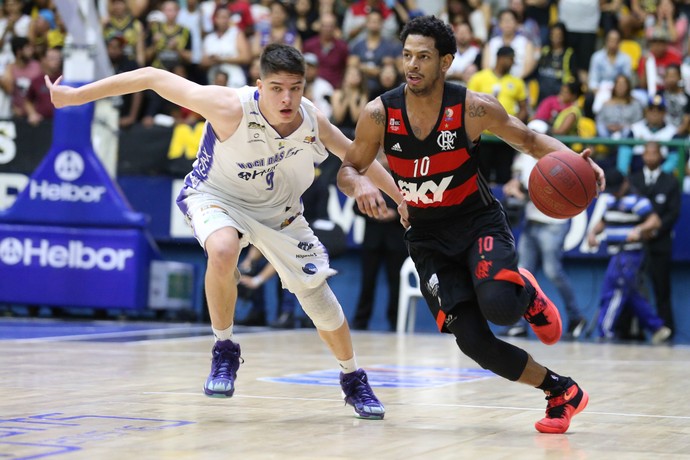 Ronald Ramon: destaque na vitória do Fla sobre Mogi (Foto: Luiz Pires / LNB) Ronald Ramon: destaque na vitória do Fla sobre Mogi (Foto: Luiz Pires / LNB)