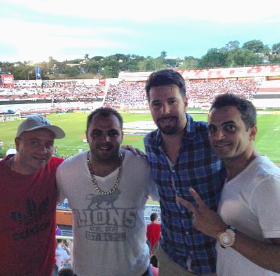 Falcão com amigo Doni e amigos no jogo entre São Paulo x Botafogo-SP, em Ribeirão Preto (Foto: Reprodução Instagram)