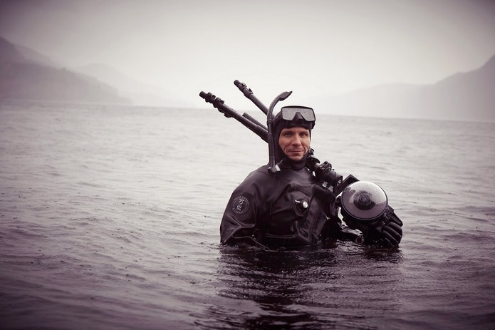 Mergulhadores capturaram imagens em baixo das águas do Lago Ness (Foto: Reprodução/Google Street View)