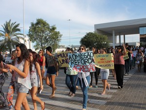 Manifestação contra o hino da Atlética Carranca da Univasf (Foto: Amanda Franco/G1)