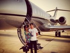 A caminho de Las Vegas, Paris Hilton se exibe em jatinho de luxo