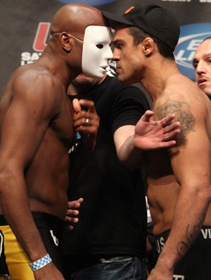 UFC - Encarada de Anderson Silva e Vitor Belfort (Foto: Getty Images)