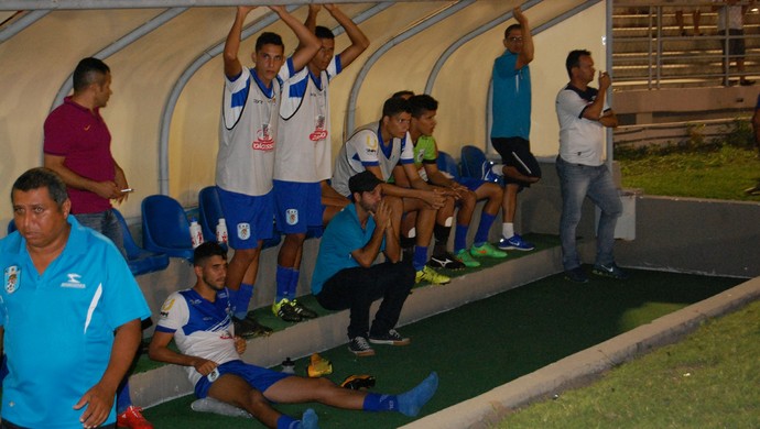 Tazinho, treinador do CSP, banco do CSP, CSP, Josivaldo Alves (Foto: Silas Batista / GloboEsporte.com/pb)