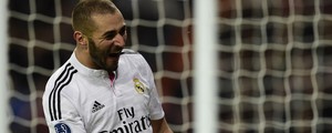 Benzema é detido por suspeita de se envolver em caso de vídeo íntimo (Javier Soriano/AFP)