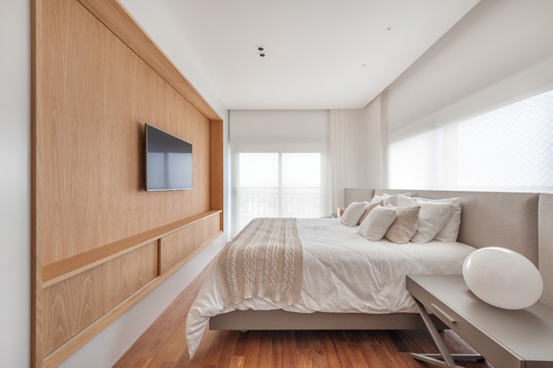 Apartamento minimalista tem living amplo e muita luminosidade  (Foto: Divulgação)