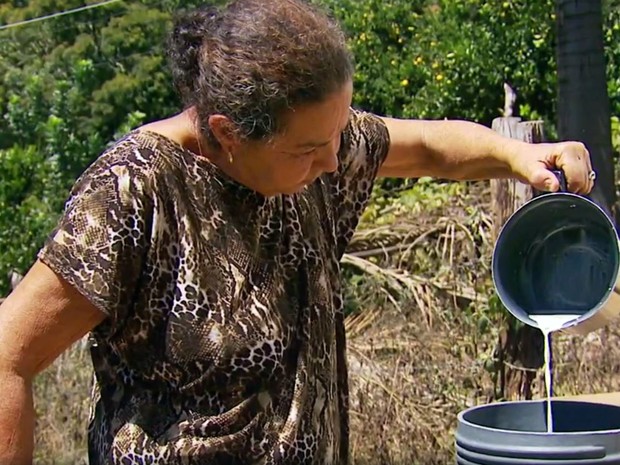 Moradores da zona rural de Ilicínea, MG, reclamam de prejuízos com falta de energia (Foto: Reprodução EPTV/Erlei Peixoto) Moradores da zona rural de Ilicínea, MG, reclamam de prejuízos com falta de energia (Foto: Reprodução EPTV/Erlei Peixoto)