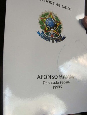 Autógrafo de Neymar em papel da Câmara dos Deputados (Foto: Felippe Costa / Globoesporte.com)