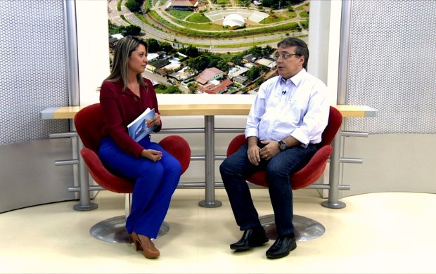 Paulo Carlos dá dicas para quem precisa de um empréstimo (Foto: Acre TV)