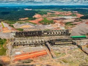 Vista áerea do canteiro de obras de Belo Monte, no rio Xingu; presidente Dilma reconheceu 'erros' na construção, e ONG alerta para repetição de problemas no Tapajós  (Foto: Greenpeace)