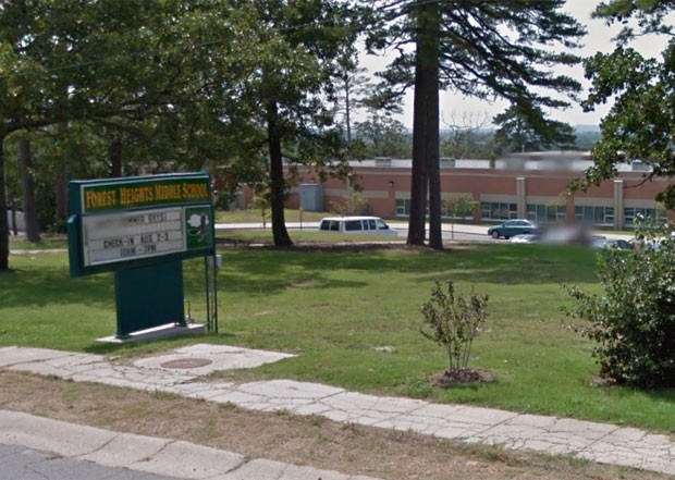 Professora da Forest Heights Middle School exibiu vdeo de sexo com o noivo por engano para alunos da 7 srie nos EUA (Foto: Reproduo/Google Street View)