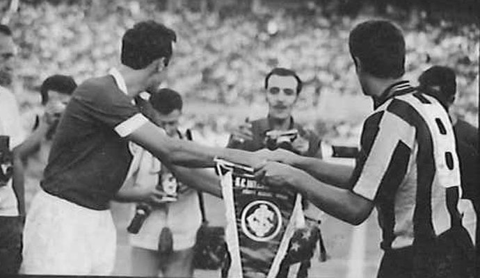 Peñarol fez parte do festival de inauguração do Beira-Rio, em 1969 (Foto: Agência RBS)