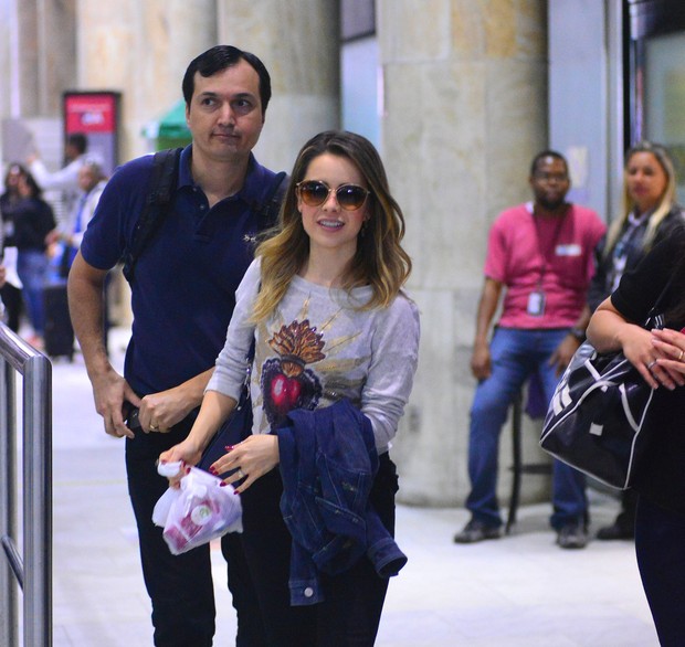 Sandy no aeroporto (Foto: William Oda / Agnews)