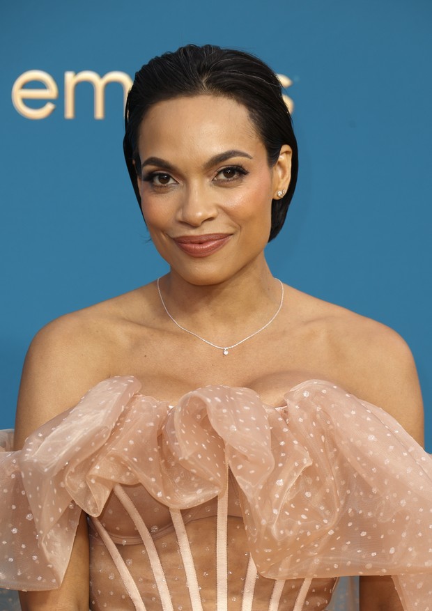 LOS ANGELES, CALIFORNIA - SEPTEMBER 12: Rosario Dawson attends the 74th Primetime Emmys at Microsoft Theater on September 12, 2022 in Los Angeles, California. (Photo by Frazer Harrison/Getty Images) (Foto: Getty Images)
