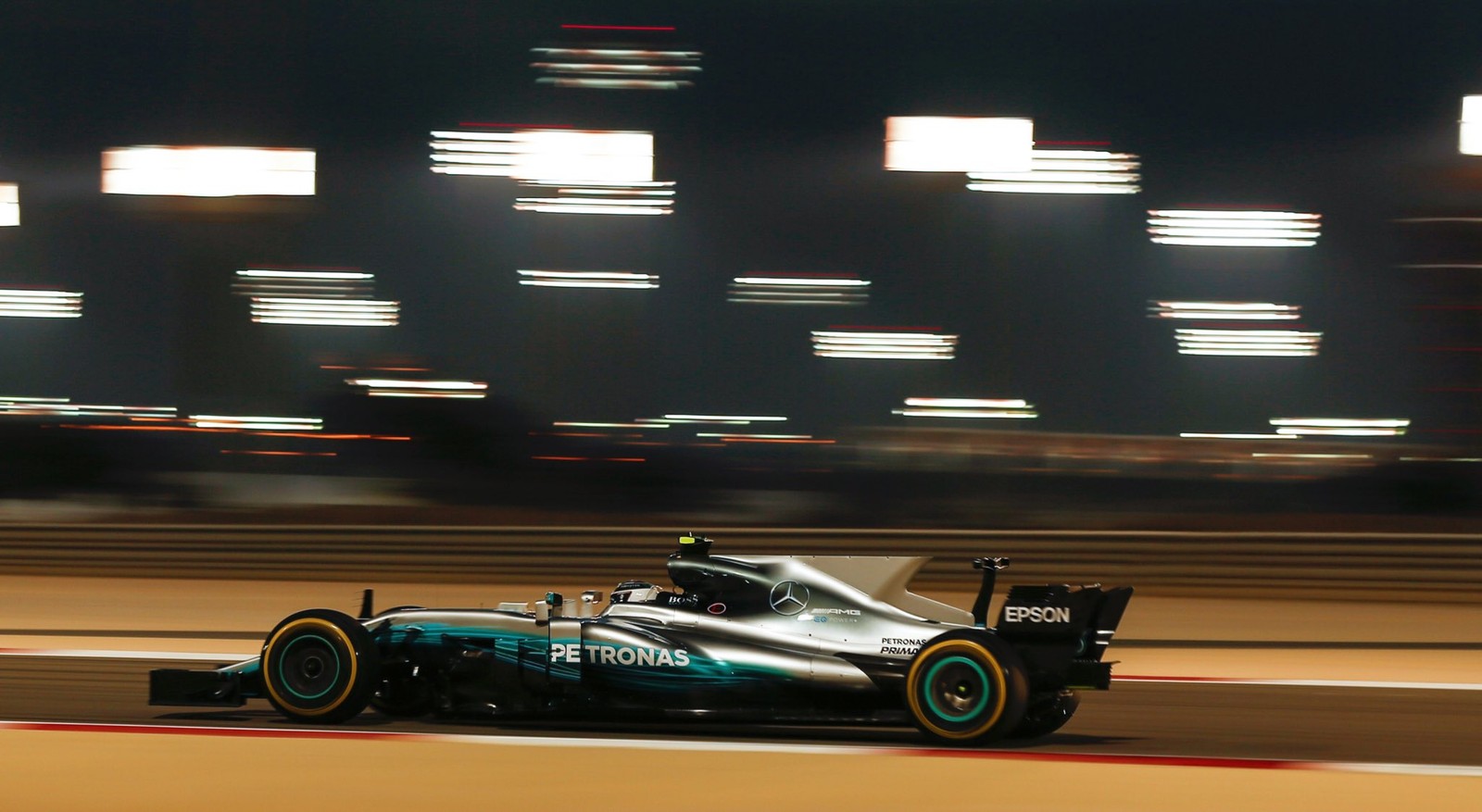 No Bahrein, Bottas desbanca Hamilton e anota a primeira pole da carreira