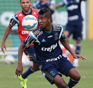 Kelvin volta, e Palmeiras relaciona 23 jogadores para partida contra o Sport