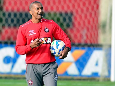 Técnico Cristóvão Borges do Atlético-PR (Foto: Site oficial do Atlético-PR/Divulgação)