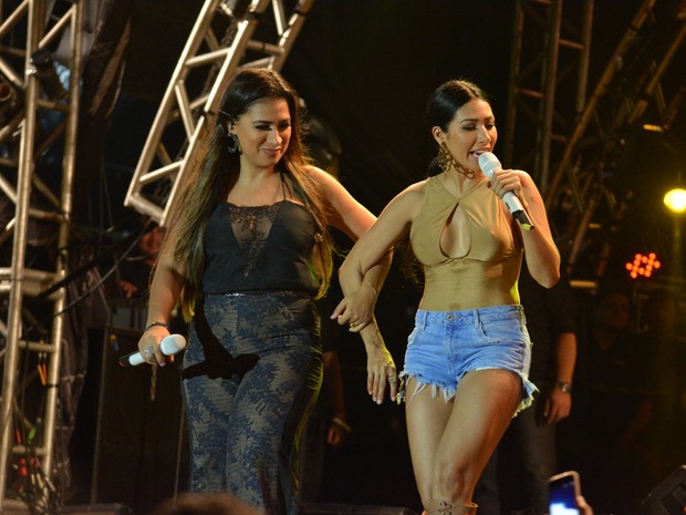 Simone e Simaria em show em Limoeiro, interior de Pernambuco (Foto: Felipe Souto Maior/ Ag. News)