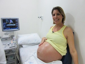 Renata engordou 7 kg até a 26ª semana (Foto: Letícia Macedo/ G1)