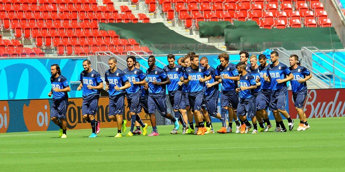 Italy players training (Photo: Aldo Carneiro / Pernambuco Press)
