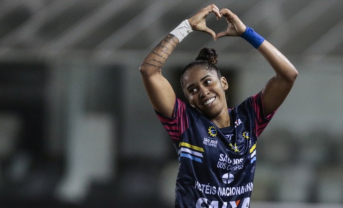 Campeã mundial pelo São José, atacante Chú acerta com Corinthians