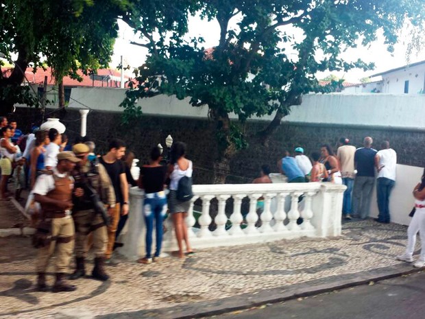 Obras eram realizadas na Rua da Gamboa de Cima (Foto: Raphael Carneiro/G1)