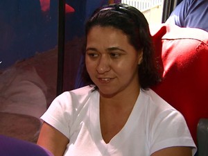 De Serrana, Aparecida Dione Ramos vai todos os dias para Ribeirão Preto para trabalhar (Foto: Valdinei Malaguti/EPTV)