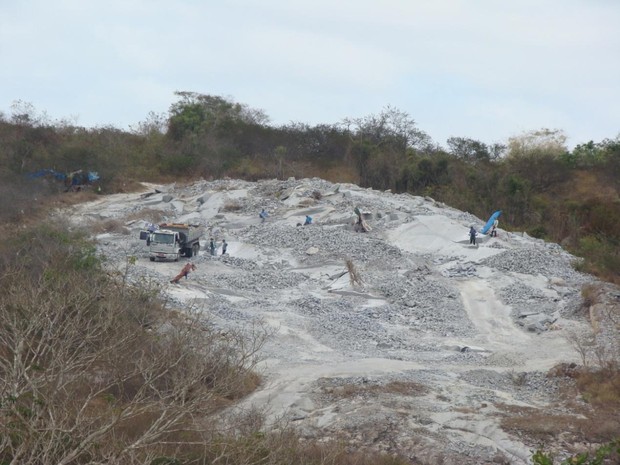 Prática ilegal era realizada numa pedreira clandestina (Foto: Divulgação/ Polícia Federal)