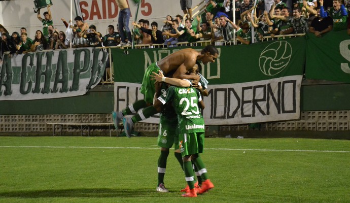 Chapecoense Tiago Luis Libertad (Foto: Cleberson Silva/Chapecoense) Chapecoense Tiago Luis Libertad (Foto: Cleberson Silva/Chapecoense)