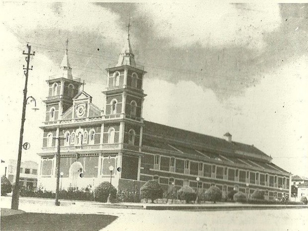 Igreja Matriz Nossa Senhora D&#39;Ajuda em 1956 (Foto: Arquivo Secretaria de Cultura de Três Pontas)