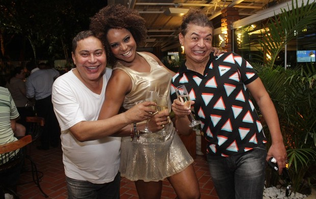 Glaycon Muniz, Adriana Bombom e David Brazil em inauguração de restaurante no Rio (Foto: Jorge Marcílio/ Rogério Produções/ Divulgação)