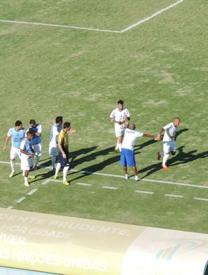 Douglas comemora gol do Olímpia (Foto: Kawanny Barros / GloboEsporte.com)