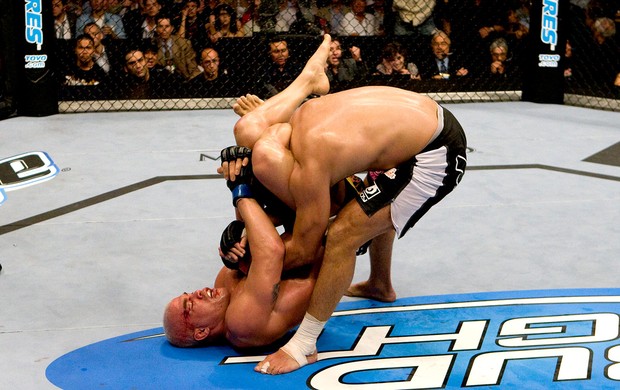 Lyoto Machida e Tito Ortiz luta UFC 84 (Foto: Getty Images)