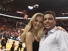 Ronaldo Fenômeno vai a jogo de basquete com a namorada nos EUA