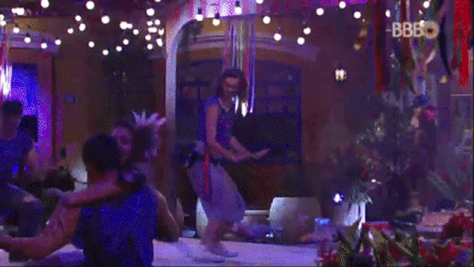Pedro faz dancinha na Festa Amazônia (Foto: TV Globo)
