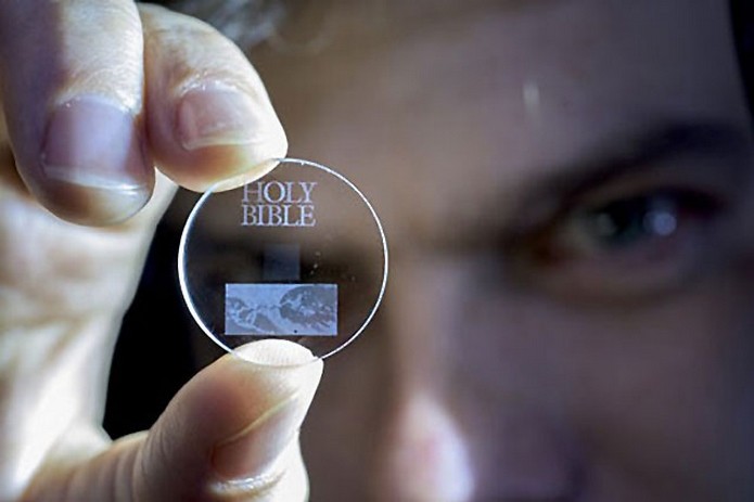 Novo disco de dados pode guardar 360 TB por 13,8 bilhões de anos (Foto: Divulgação/Universidade de Southampton)