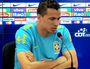 Leandro Damião na coletiva da Seleção (Foto: Rodrigo Faber / Globoesporte.com)