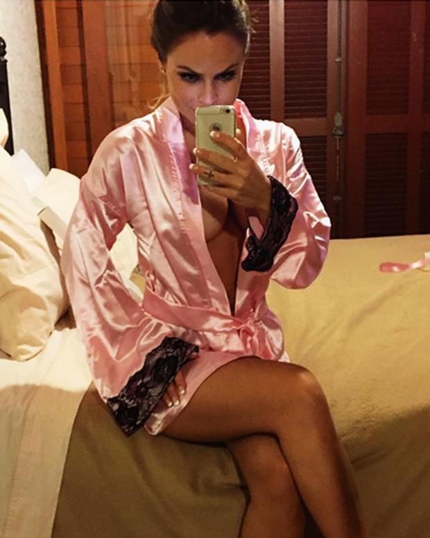 Ex-BBB Natalia Casassola posa para selfie (Foto: Instagram/ Reprodução)